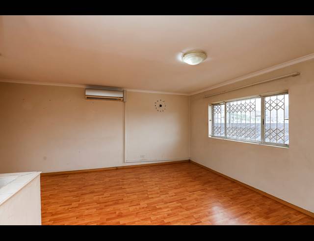 2 BEDROOM FLAT FOR SALE IN OVERPORT